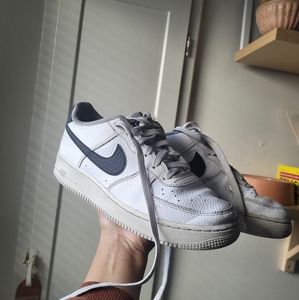 *SOLD* Nike Air Force 1 size 6Y
